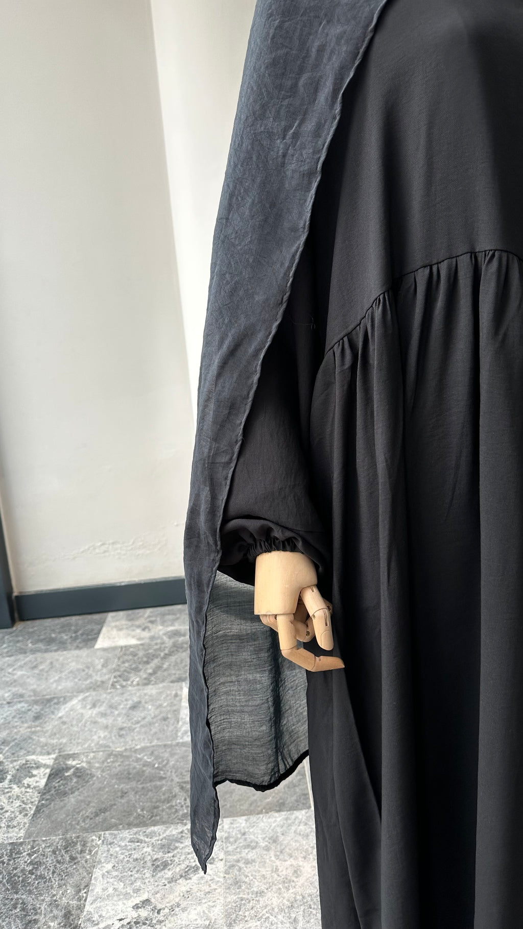 Tensel Kumaş/Robalı Siyah Ferace - Lastik kol